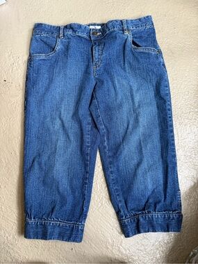 Vtg Metro 7 Women's Mid Blue Denim Capris with Cuffed Hem